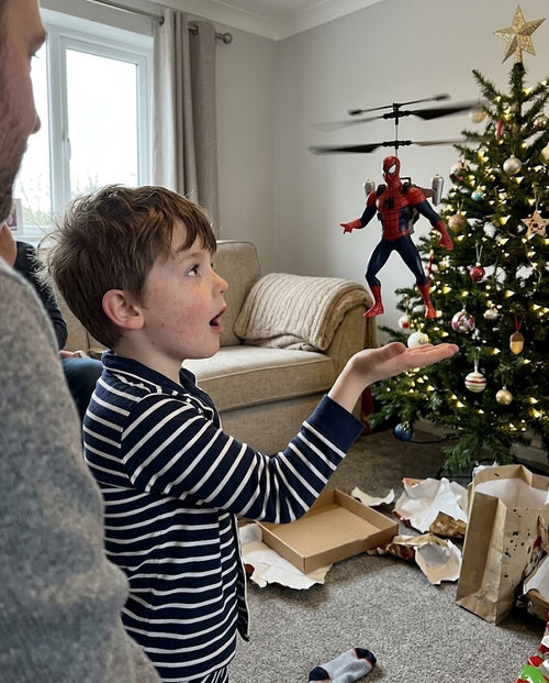 Velora FlyHero Pro™ | Gaven, der stadig flyver i februar | Spider-Man, Batman, Hulk eller Superman