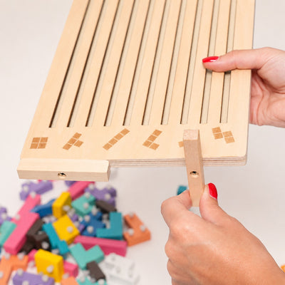 Velora Tetris-puslespill i tre med ramme, fargerike trebrikker og mønsterkort