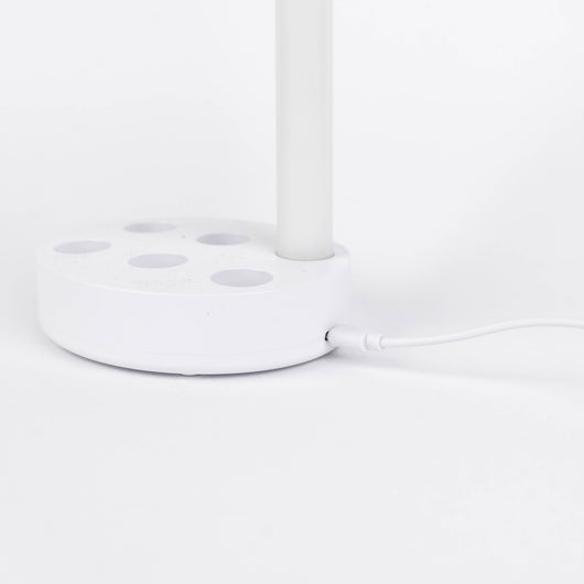 Ladestasjonen til Velora Flamme med seks ladeplasser og ladekabel