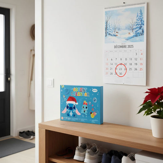 Stitch berlockkalender står i hallen inför december